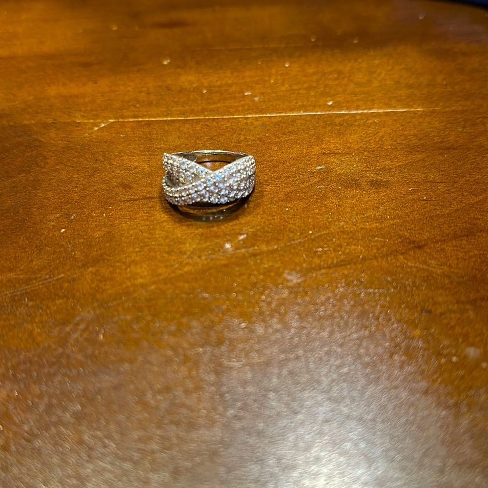 Gorgeous women’s banded diamond style ring